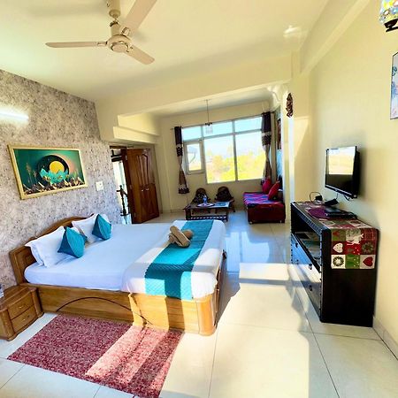The Auriga 3Bhk Fully Entair Villa With Bonfire In Kasauli I Pvt Stay I Open Air Terrace I Kitchen Livingroom I Lawn Bonfire I Gaming Zone 外观 照片