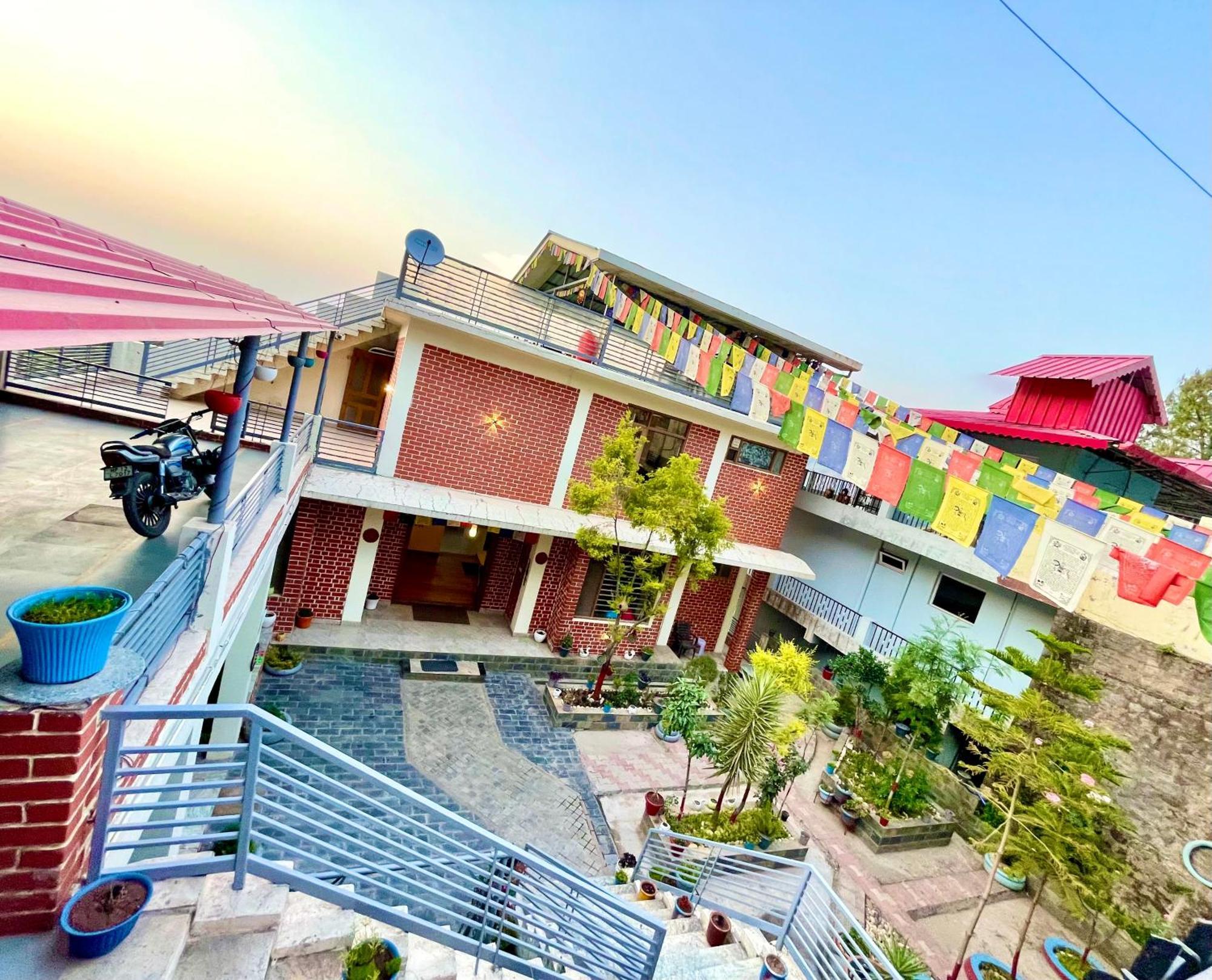 The Auriga 3Bhk Fully Entair Villa With Bonfire In Kasauli I Pvt Stay I Open Air Terrace I Kitchen Livingroom I Lawn Bonfire I Gaming Zone 外观 照片